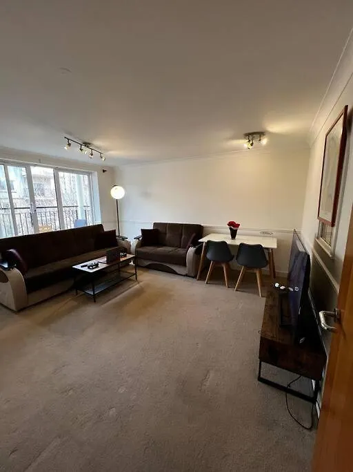 Stylish One Bedroom Flat Furnished London Apartment